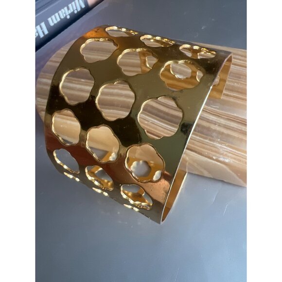 Gold Tone Bracelet Cut Out Bangle Statement Open - Picture 10 of 15